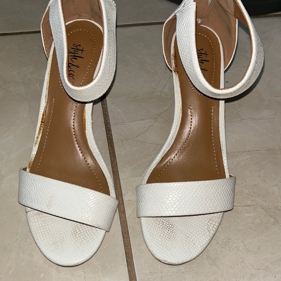 White strap heels - Picture 1 of 2